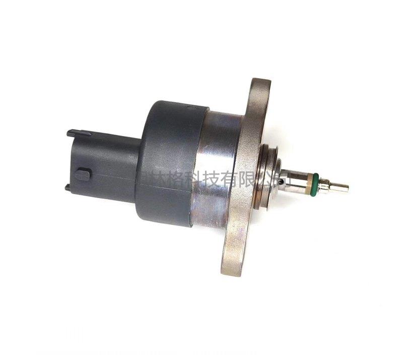 Common rail pipe - electromagnetic pressure regulating valve